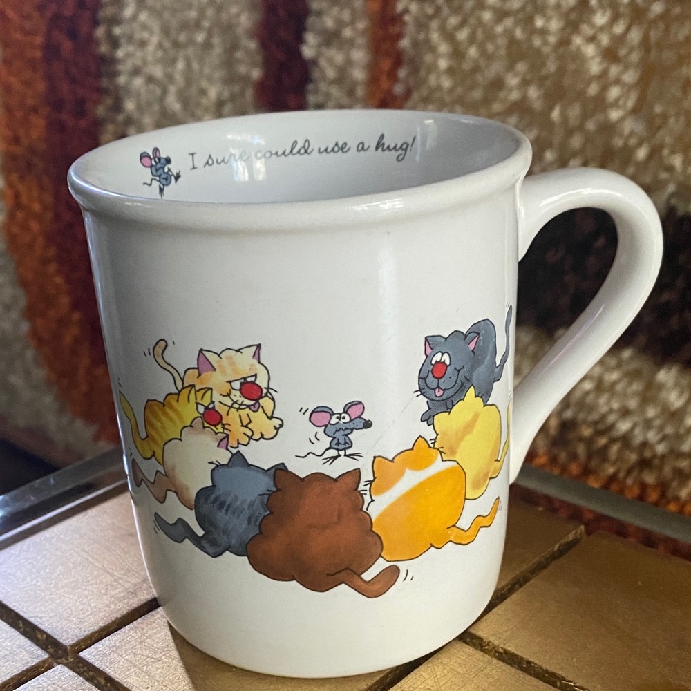 Vintage Hallmark 1985 Rim Shots Cat and Mouse Hug Cartoon Mug